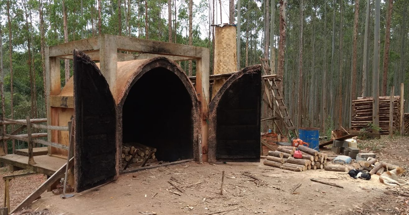 Parte superior do forno sendo carregado (1)